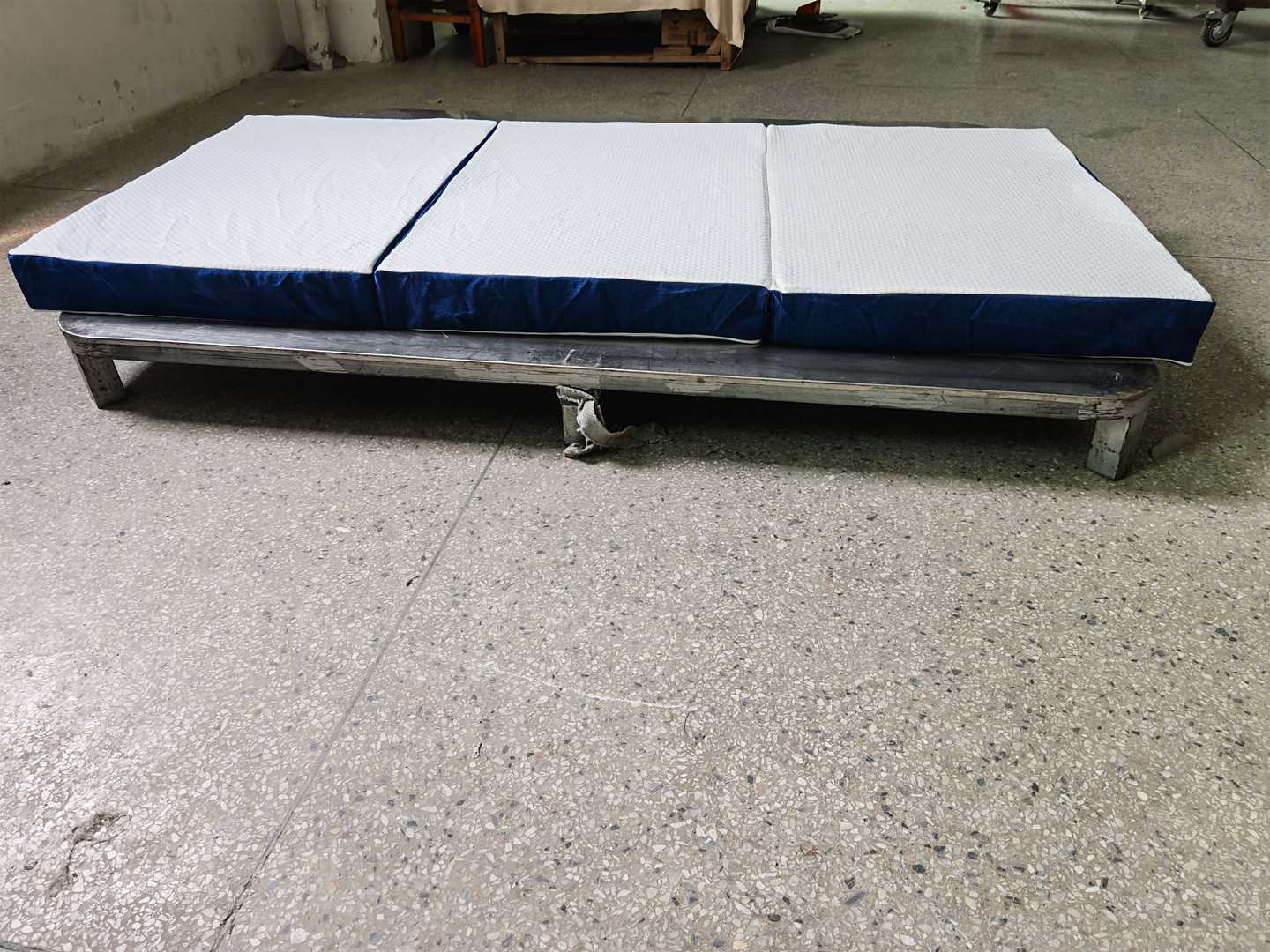 Mattress component, namely, elastic gel material located in the top upholstery layer of mattresses sold as an integral component of the mattresses+Camping mattresses+Futons+Sleeping mats+Mattress cushions